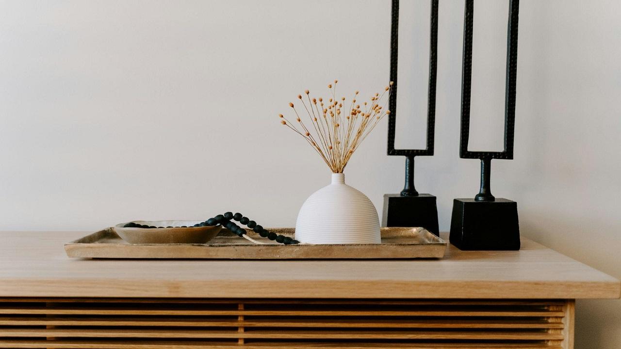Minimalismo o Massimalismo? Le nuove tribù dell'interior design che guidano il mercato digitale