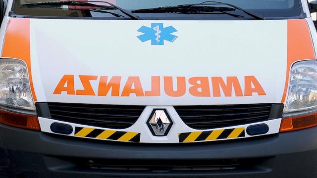 Ascoli Piceno, incidente stradale nella notte in viale Federici. Grave un ragazzo di 23 anni