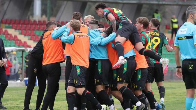 Serie B 30° turno: la Ternana supera di misura il Cosenza. La Samp passa a Bari, pari tra Reggiana e Spezia