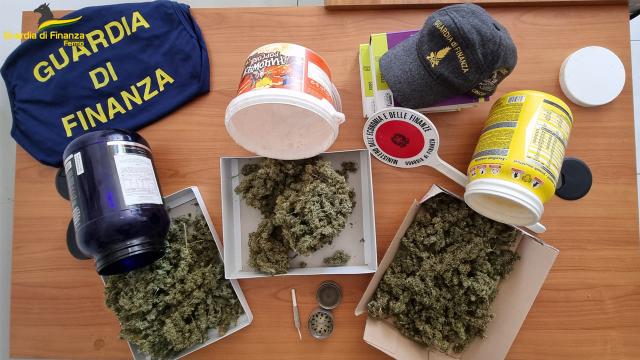 Guardia Finanza Fermo, scoperto appartamento adibito a vero e proprio laboratorio per la coltivazione dellla marijuana