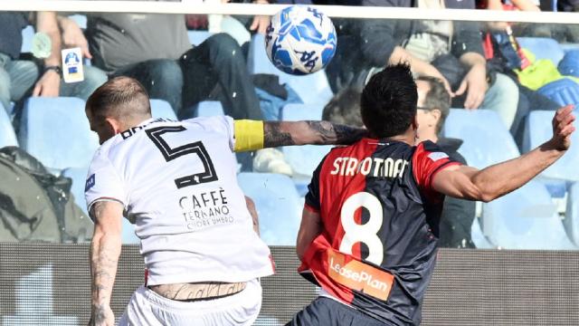 Serie B 29° turno: pesanti vittorie interne di Genoa e Cosenza. I Lupi scavalcano Spal e Brescia