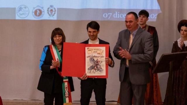 Quintana Ascoli Piceno, Luca Innocenzi incoronato miglior cavaliere d'Italia 2024. Il folignate premiato a Monterrubiano