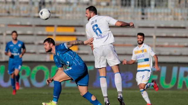 Serie B 4° turno: rimonta Crotone a Brescia con Mulattieri (2-2), il Frosinone passa a Como