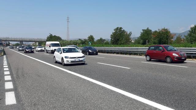 Marche Anas, al via primo fine settimana di esodo estivo con bollino rosso. Traffico intenso sulle maggiori arterie