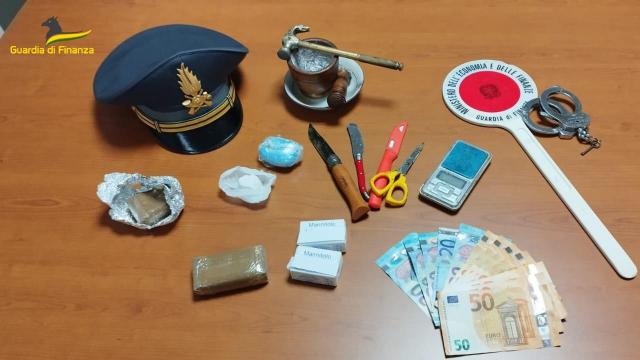 Martinsicuro, arrestati dalla Guardia di Finanza due pusher durante cessione di una partita di stupefacente