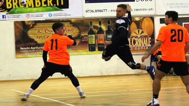 Pallamano Serie B, l'Handball Club Monteprandone domina la semifinale d'andata con Falconara