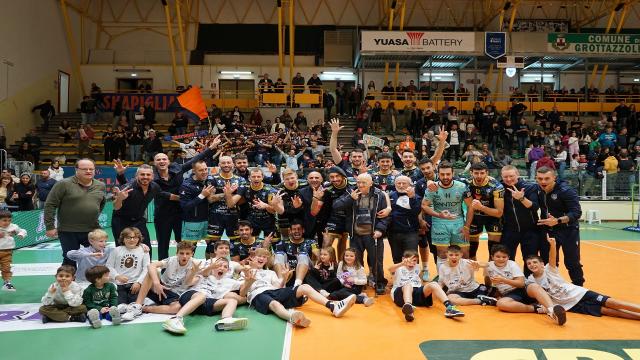 Pallavolo A2, la Yuasa Battery Grottazzolina infila la settima vittoria battendo Brescia tra le mura amiche