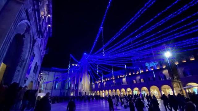 Luminarie natalizie ad Ascoli Piceno: sostegno importante di Magazzini Gabrielli, in particolar modo in Via del Trivio