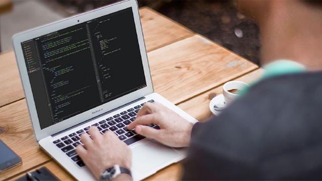 Il programmatore: mansioni, competenze, studio e carriera
