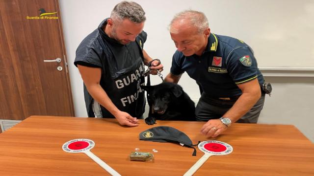Guardia di Finanza Macerata: operazione antidroga, sequestrati 100 grammi di hashish