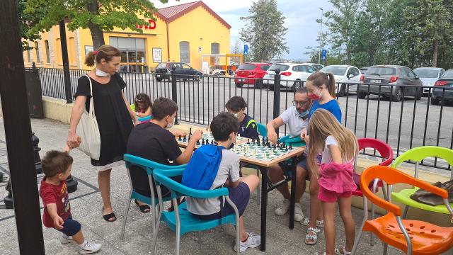 Scacchi e motricità: Offida, quarto appuntamento per bambini e ragazzi al Parco della Luna