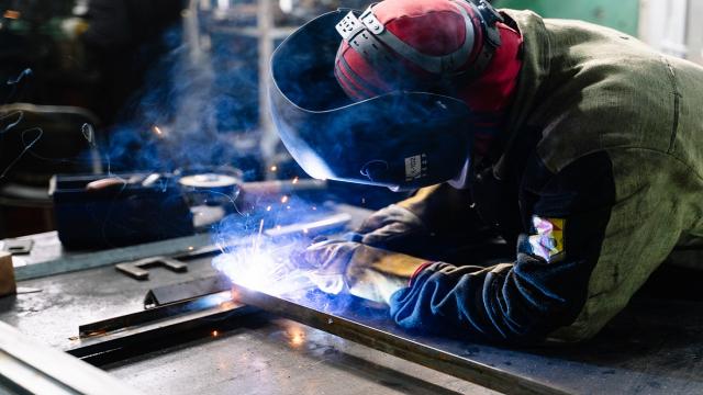 Sicurezza nella saldatura professionale: attrezzature indispensabili e best practice