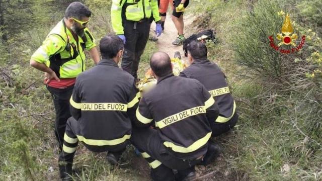 Ascoli Piceno, Vigili del Fuoco in azione per soccorrere ciclista caduto tra San Giacomo e San Marco