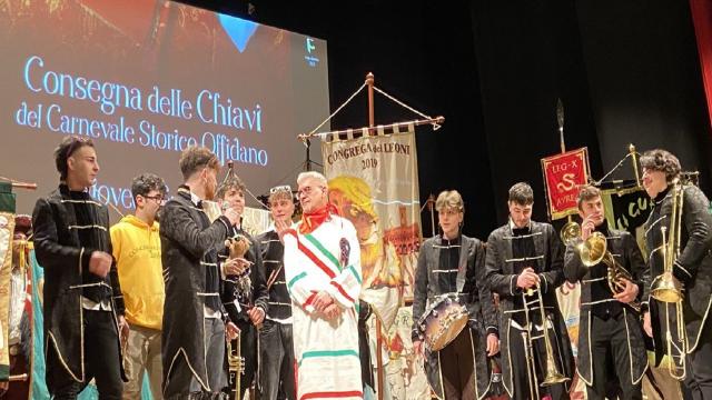 Carnevale Offida, Massa: “Questi sono giorni che ci appartengono”. Le Chiavi alla Congrega dei Leoni