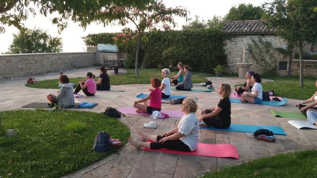 Unione Sportiva Acli, a Montedinove lezioni gratuite di yoga tenute dagli insegnanti del Centro Hara