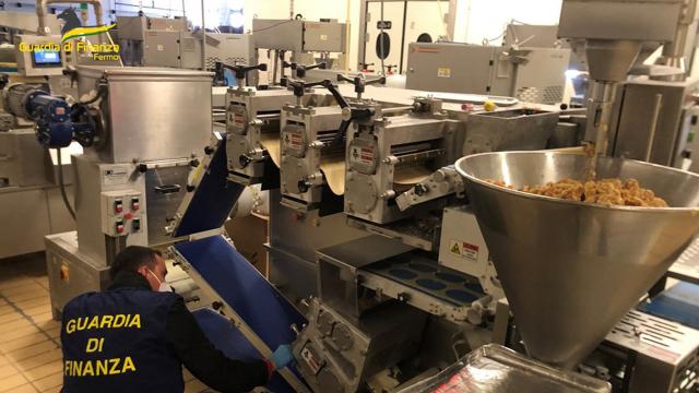Guardia Finanza Fermo: operazione 'Tempi supplementari'. Sequestrati 1.700.000 euro ad azienda accusata di caporalato