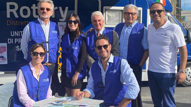 Rotary Club di San Benedetto del Tronto, in tanti per le visite senologiche al camper sanitario