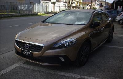 Volvo Cross Country, si allarga la gamma della V40