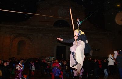 “La discesa delle Befane” in piazza San Pio V