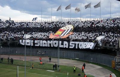 Ascoli-Frosinone 0-1, coreografia mozzafiato in Curva Sud