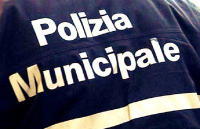 Ascoli, blitz della Polizia Municipale contro il commercio abusivo