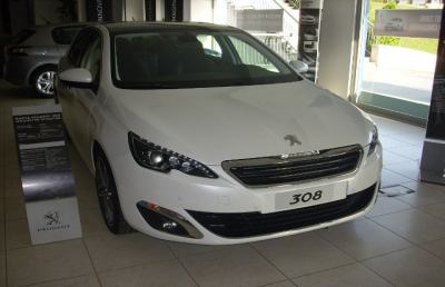 Arriva la nuova Peugeot 308, francese per famiglie