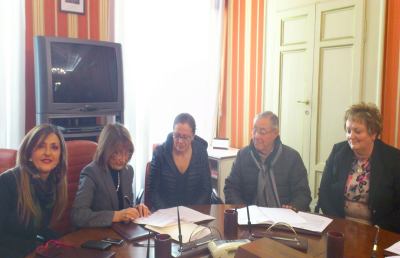 Ascoli, sottoscrizione convenzioni per i servizi di accoglienza stranieri