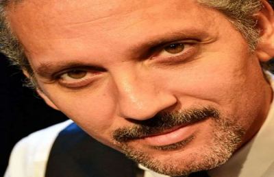 Beppe Fiorello nei panni di Modugno al Teatro Ventidio Basso