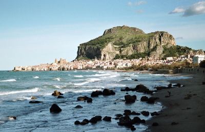In Sicilia c'è da visitare Cefalù, e non ve ne andrete più...