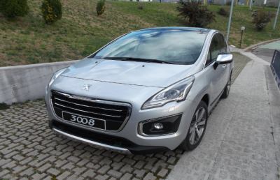 La Peugeot rinnova il suo crossover, 3008 motivi per sceglierlo