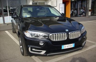 Terza generazione BMW X5, maestoso trekking fuoristradistico