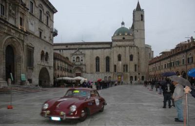 Mille Miglia, un vero e proprio spettacolo il passaggio ad Ascoli!