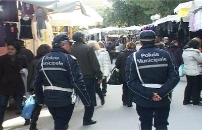 Polizia Municipale San Benedetto, un’azione anti abusivismo commerciale