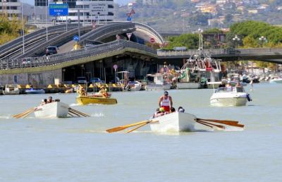 Grottammare partecipa alla Regata dei Gonfaloni di Pescara