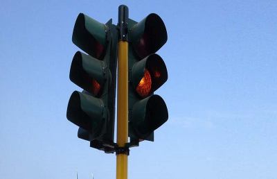 Un semaforo per l’incrocio via Pizzi - via San Martino 