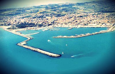 San Benedetto del Tronto: motopesca si schianta in porto, un morto
