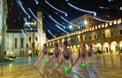 Ginnastica ritmica, saggio di Natale dello Sport Life Club
