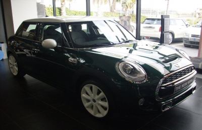 Nuova Mini 5 porte, un modello più lungo e spazioso 