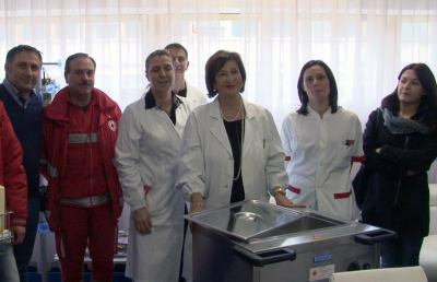 Ospedale Mazzoni, tifosi Ascoli donano un carrello scaldabiberon