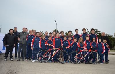 Ciclismo, presentazione degli atleti della “Pedale Rossoblù”