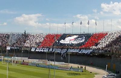 Ascoli-Ancona, meravigliosa coreografia dei ragazzi della Sud
