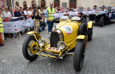 “Mille Miglia”, grande successo per il passaggio a Macerata ed Ascoli
