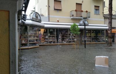 San Benedetto, Boutique Romandini “festeggia” 50 anni di allagamenti