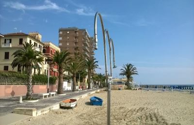 Grottammare, vandali e discariche abusive in spiaggia 