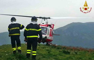 Monti Sibillini, donna recuperata da elicottero Vigili del Fuoco