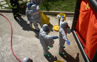 Ascoli, esercitazione dei Vigili del Fuoco in magazzino intensivo
