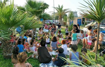 San Benedetto, grande successo per le letture animate in spiaggia 