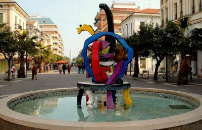 San Benedetto, ordinanze per disciplinare artisti di strada e sagre