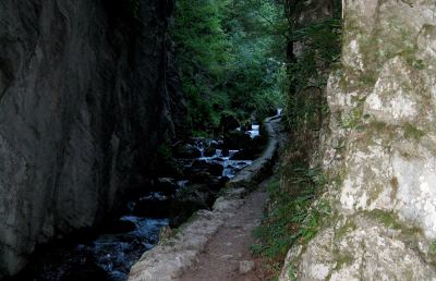 Acquasanta, soccorso turista straniero caduto in una gola