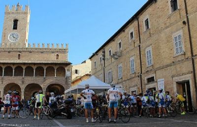 Pedalata del Santo: cibo e musica al ristoro di Offida
